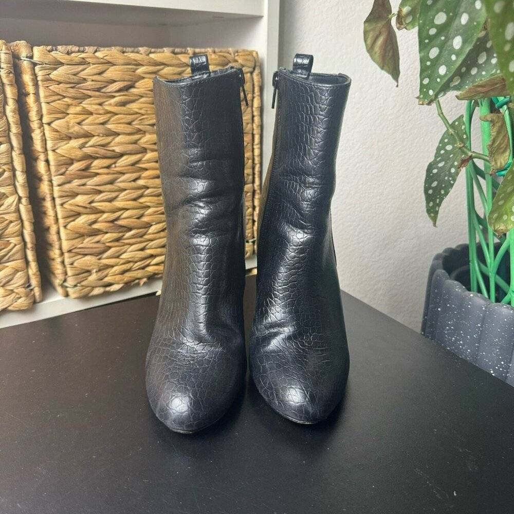 Express Black alligator print faux leather heeled boots size‎ 7 women's